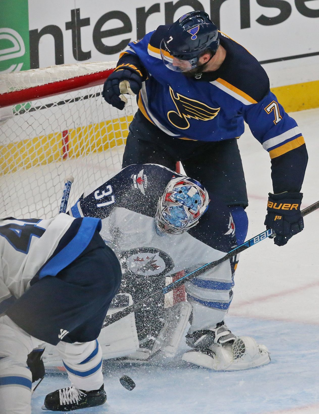 Blues and Jets skate in game 4 at the Enterprise Center